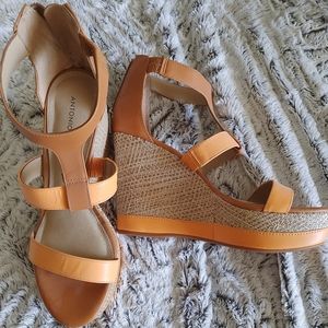 NWOT Antonio Melani Wedges size 9
